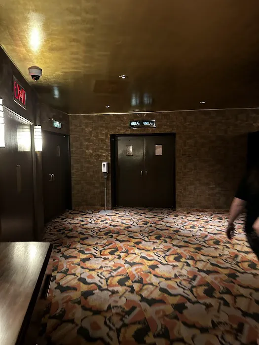 HOTEL ROYALTON Picture 1