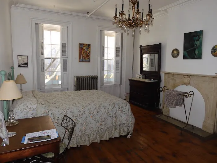Regina’s New York Bed and Breakfast Picture 3