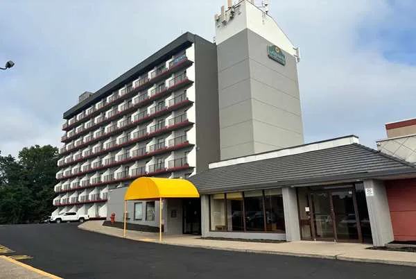 La Quinta Inn & Suites by Wyndham Stamford / New York City Picture 1