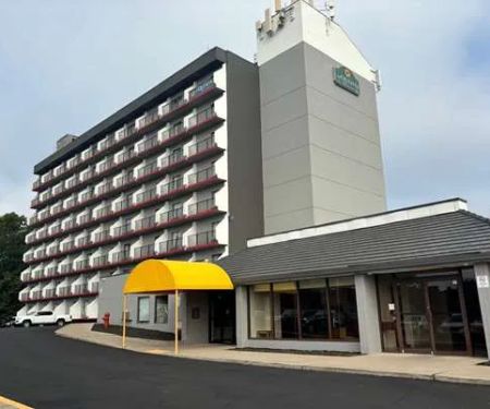 La Quinta Inn & Suites by Wyndham Stamford / New York City