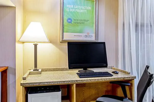 La Quinta Inn & Suites by Wyndham Stamford / New York City Picture 5
