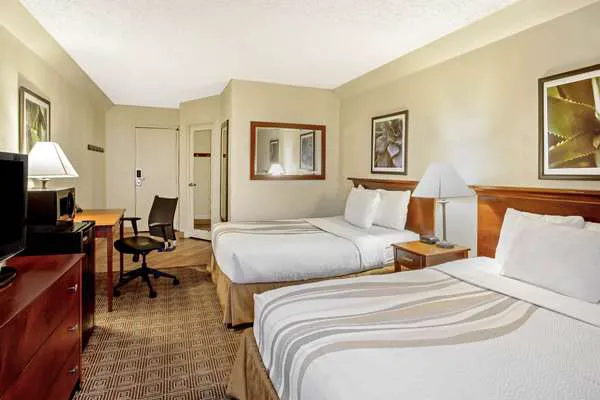 La Quinta Inn & Suites by Wyndham Stamford / New York City Picture 9