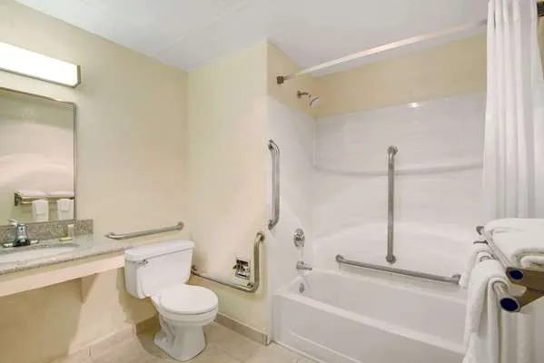 Super 8 by Wyndham Stamford/New York City Area Picture 7