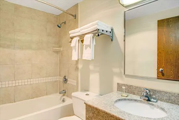 Super 8 by Wyndham Stamford/New York City Area Picture 2