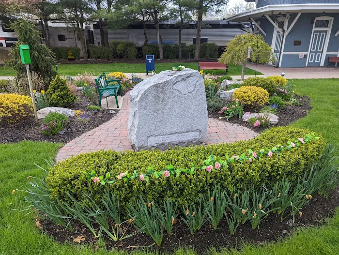 Joan D'Alessandro White Butterfly Sculpture & Garden Picture 2