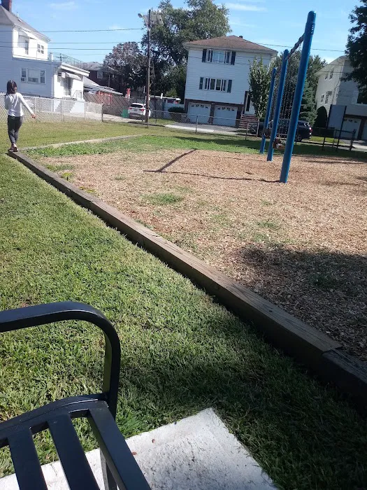 Garibaldi Ave Park Picture 2