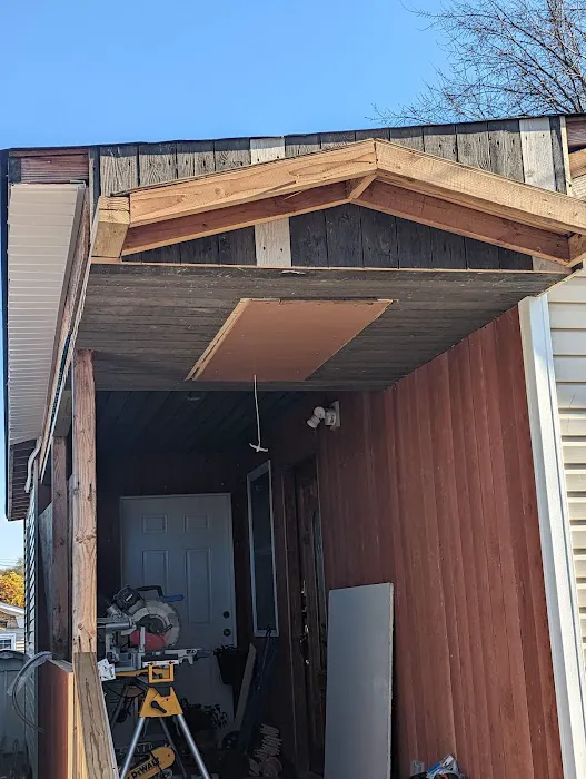 Riverview Trailer Cour Inc Picture 4