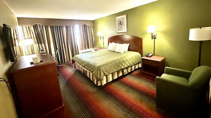 Ramada by Wyndham Rochelle Park Near Paramus Picture 2