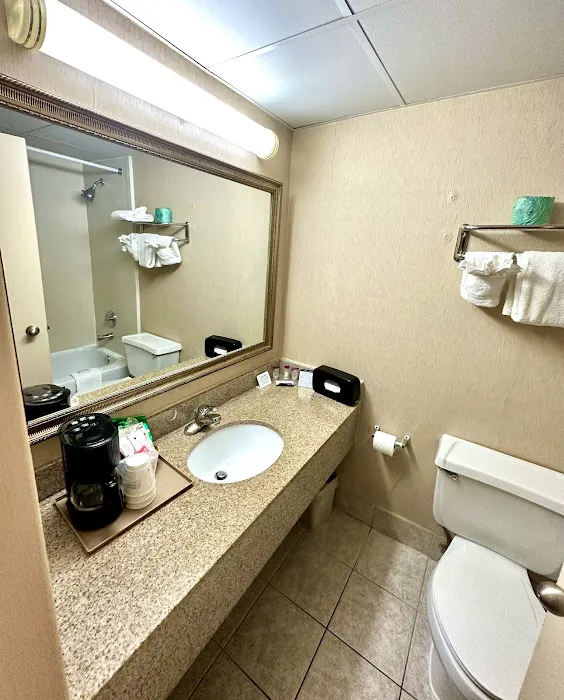 Ramada by Wyndham Rochelle Park Near Paramus Picture 1