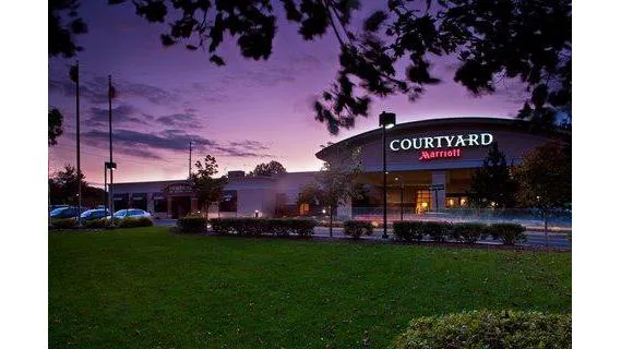 Courtyard Montvale Picture 5