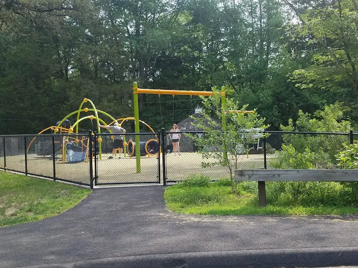 Chestnut Hill Park Picture 2