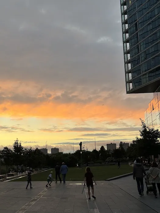 Waterline Square Park Picture 10