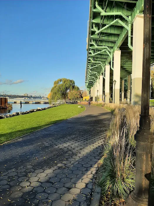 Riverside Park South Picture 4