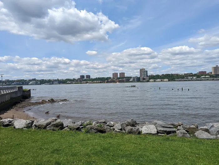 Riverside Park South Picture 9