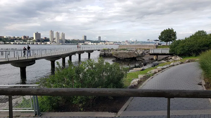 Riverside Park South Picture 6