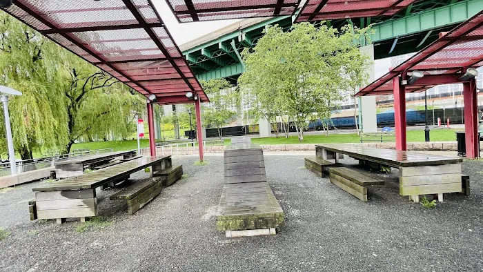 Red Shade Plaza Picture 10