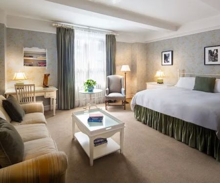 Roger Smith Hotel