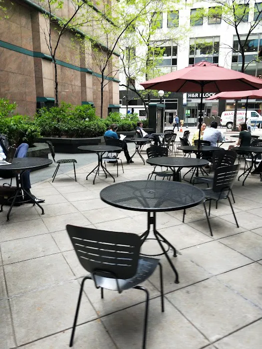 425 Lexington Avenue Urban Plaza Picture 1