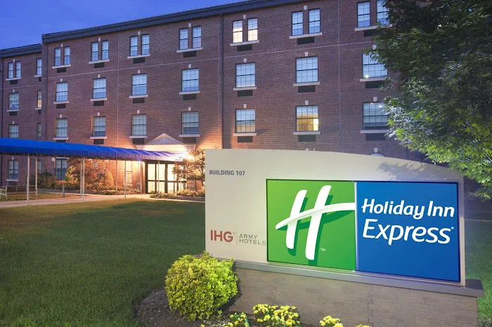 Holiday Inn Express Building 107 Picture 10