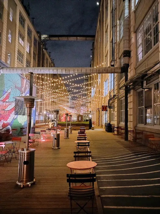 Industry City Courtyard 5/6 Picture 1