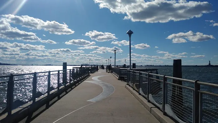 Columbia Street Esplanade Picture 2