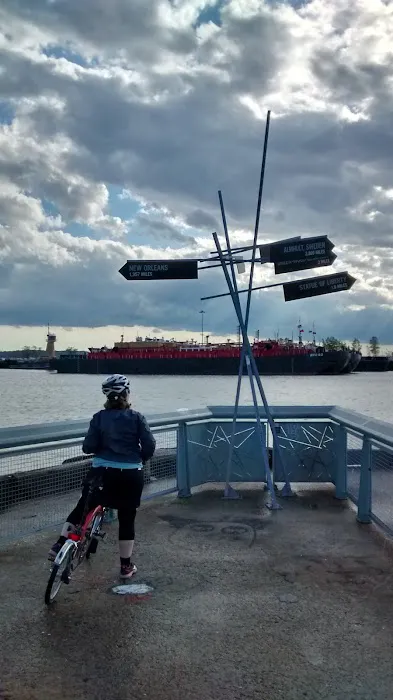Columbia Street Esplanade Picture 9
