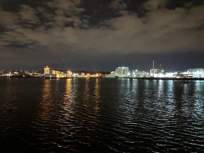 Columbia Street Esplanade Picture 4