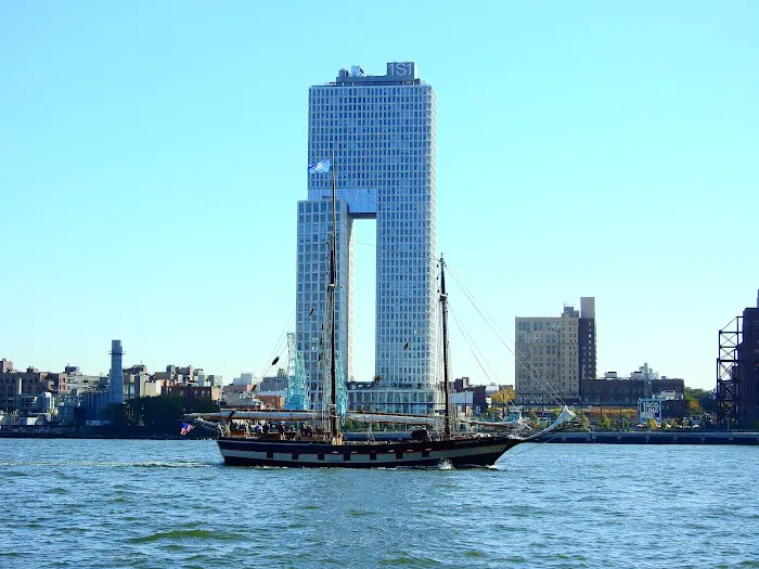 East River Promenade Picture 10