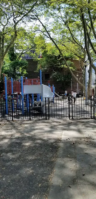 Sixteen Sycamores Playground Picture 8