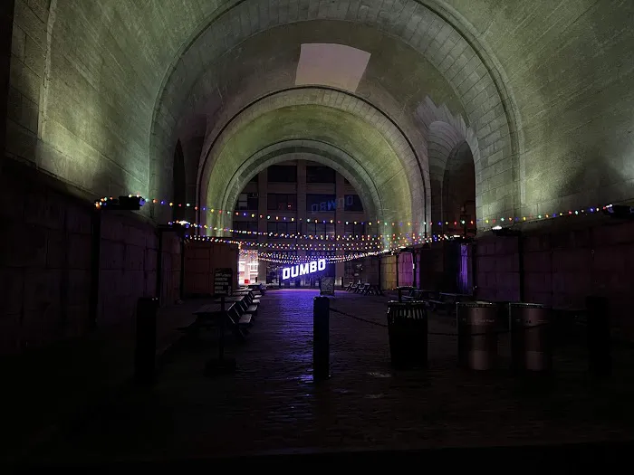 DUMBO Archway Plaza Picture 7