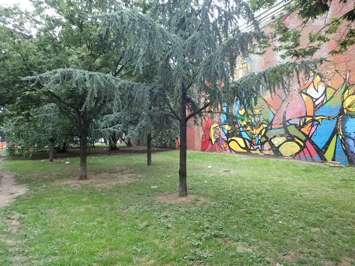 Bar and Grill Park Picture 7