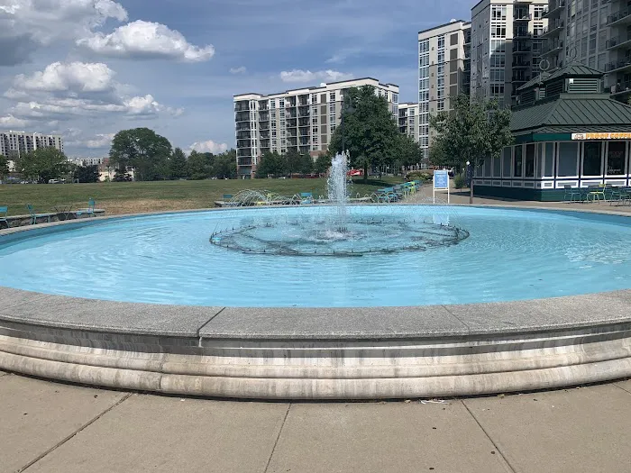 Harbor Point Commons Park Picture 8