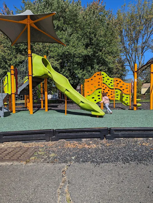 Gregory Park Picture 7