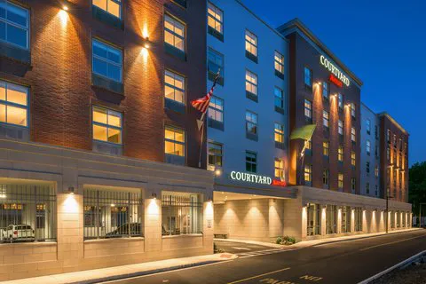 Courtyard Edgewater NYC Area Picture 5
