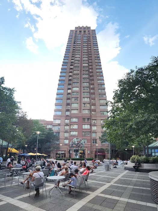 Urban Plaza at Worldwide Plaza Picture 3