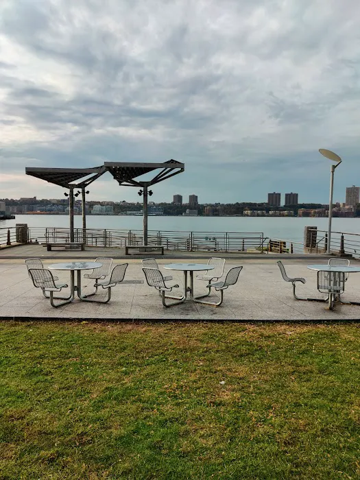Clinton Cove at Hudson River Park Picture 6