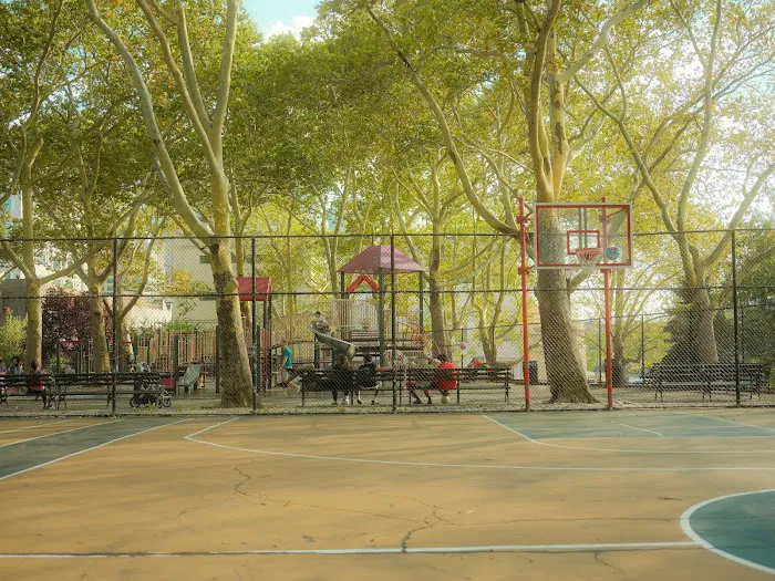 De Witt Clinton Dog Run Picture 6
