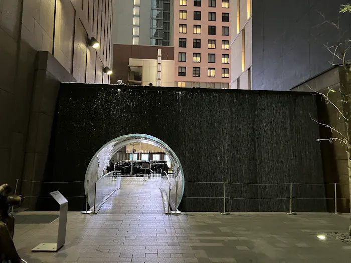 745 Plaza (Public Plaza) Picture 7