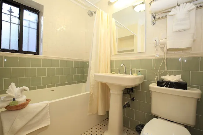 Radio City Apartments Picture 6