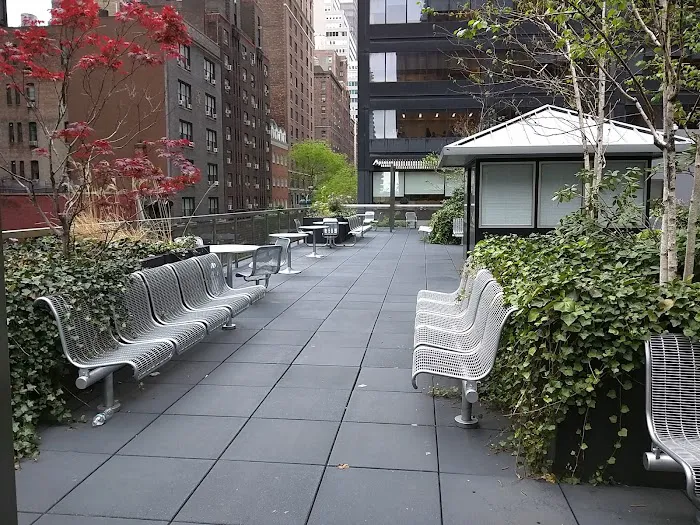 Rooftop Park Picture 5