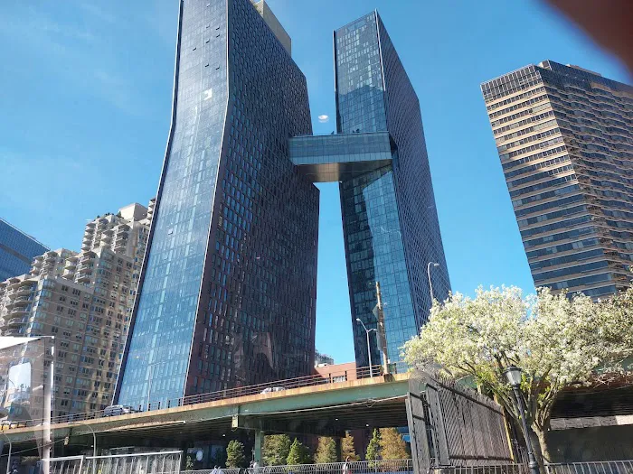 East River Esplanade Picture 5