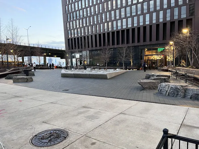 Public Plaza 626 1st Avenue Picture 4
