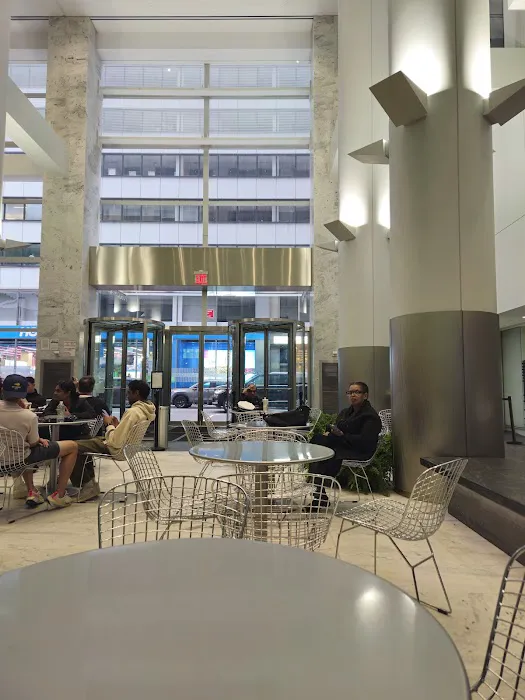 Public Atrium 575 Fifth Ave Picture 1