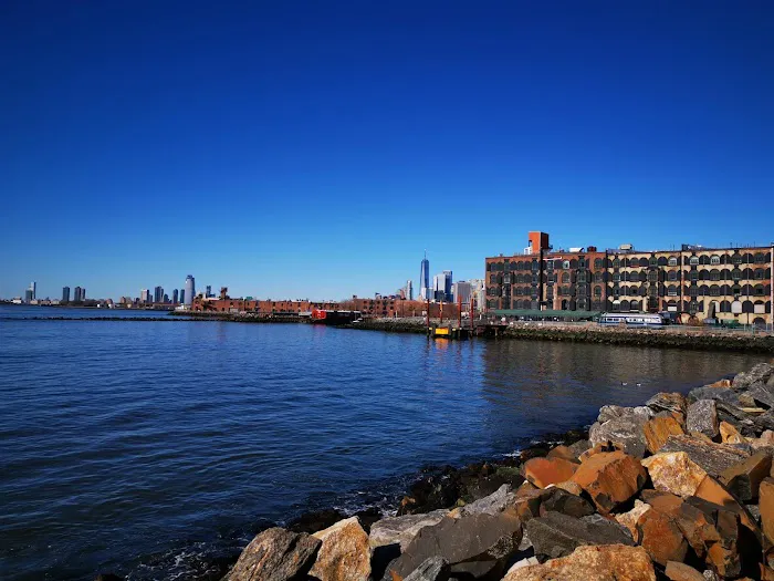 Pier 44 Waterfront Garden Picture 7