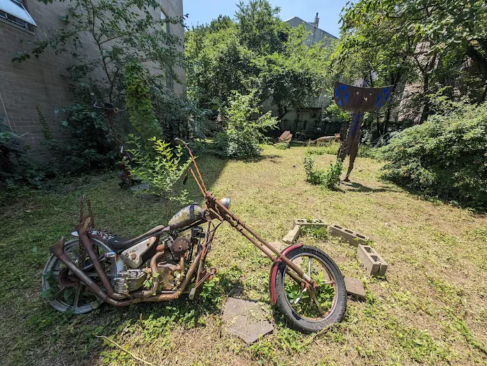 Kenkeleba House Garden Picture 4
