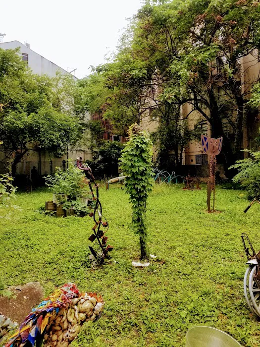 Kenkeleba House Garden Picture 3
