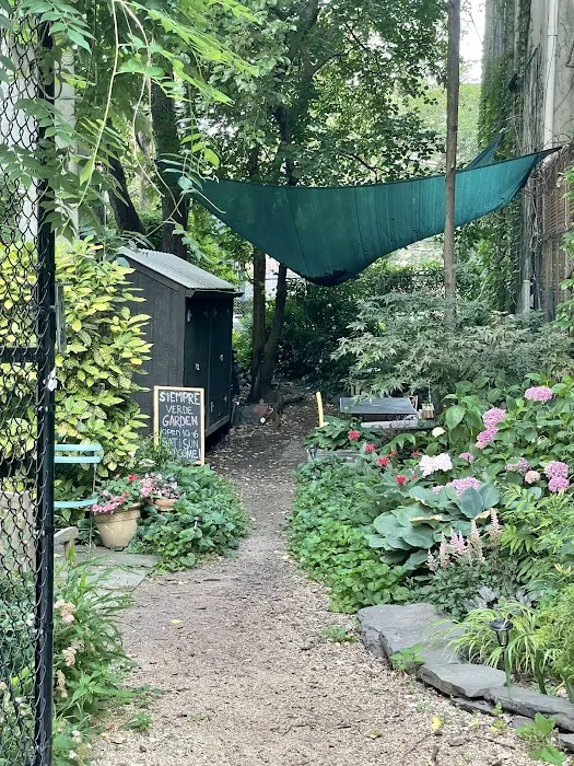 Siempre Verde Garden Picture 6