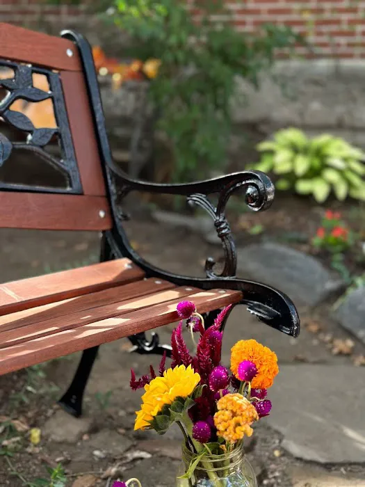 Hoyt Street Garden Picture 1