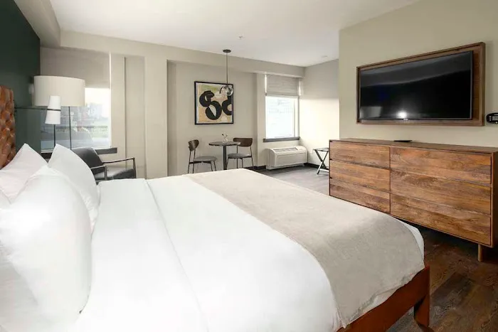 The Lloyd Stamford, Tapestry Collection by Hilton Picture 9