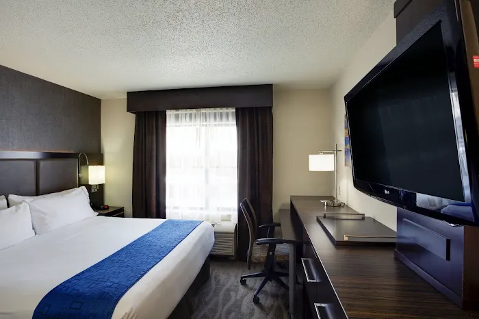 Holiday Inn Express & Suites Meadowlands Area by IHG Picture 6